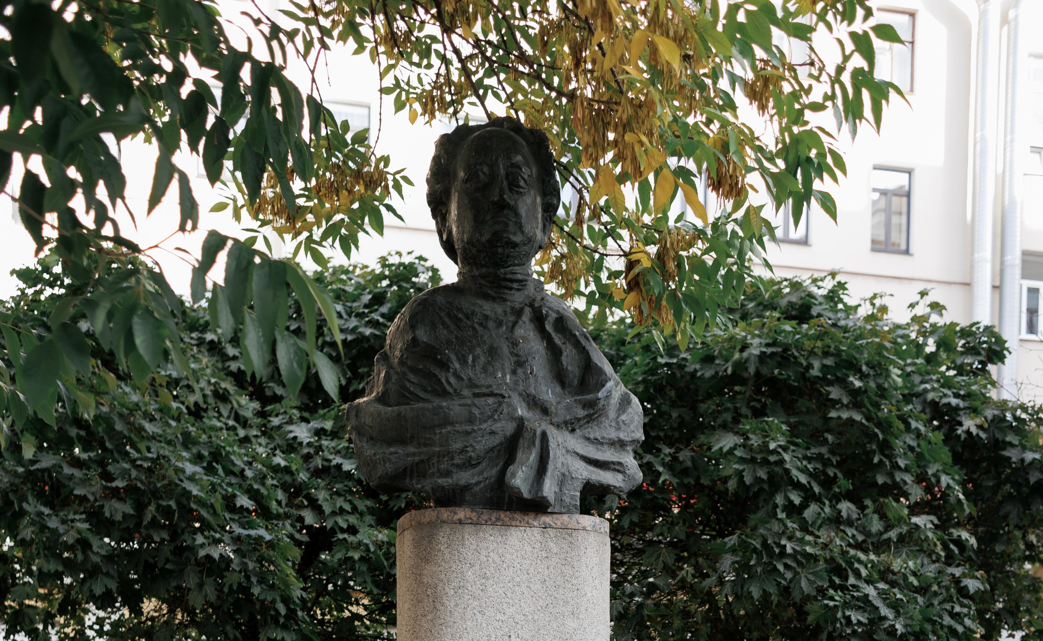 Памятник-бюст Иоганну-Вольфгангу фон Гете