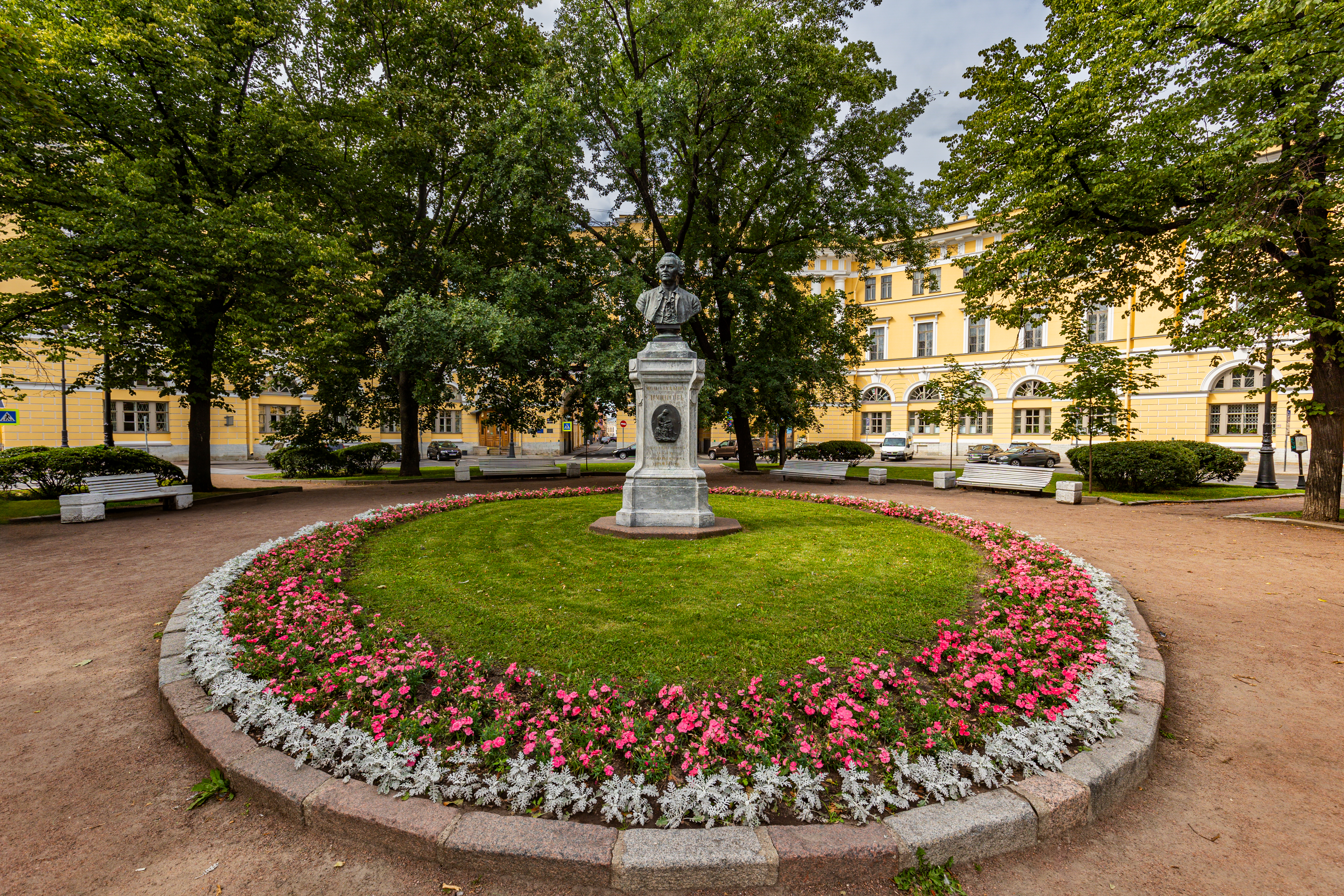 Lomonosova Square