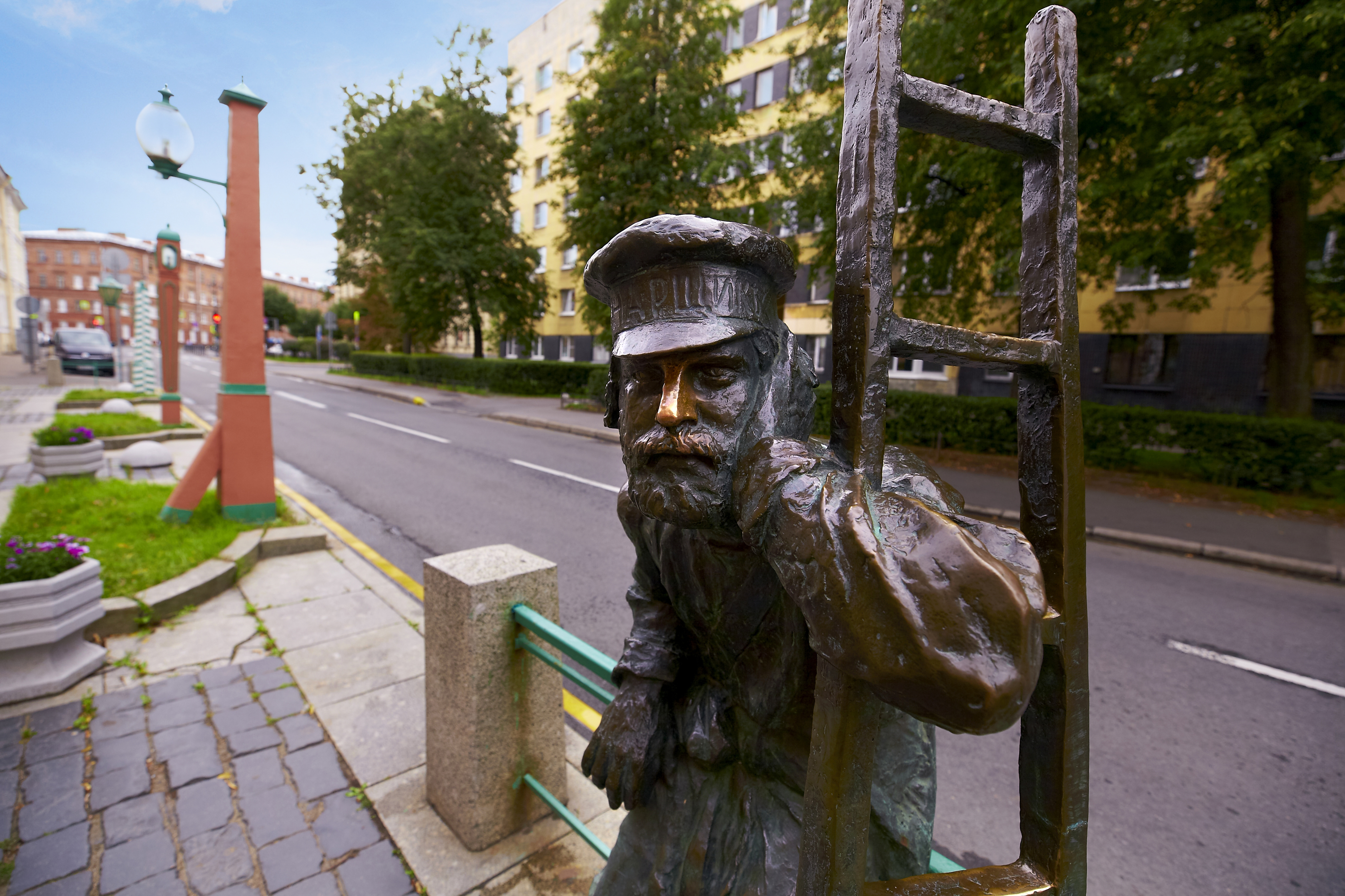 Monument to a Lamplighter