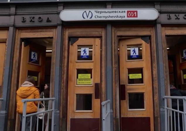 С сегодняшнего дня станция метро "Чернышевская" закрывается на реконструкцию