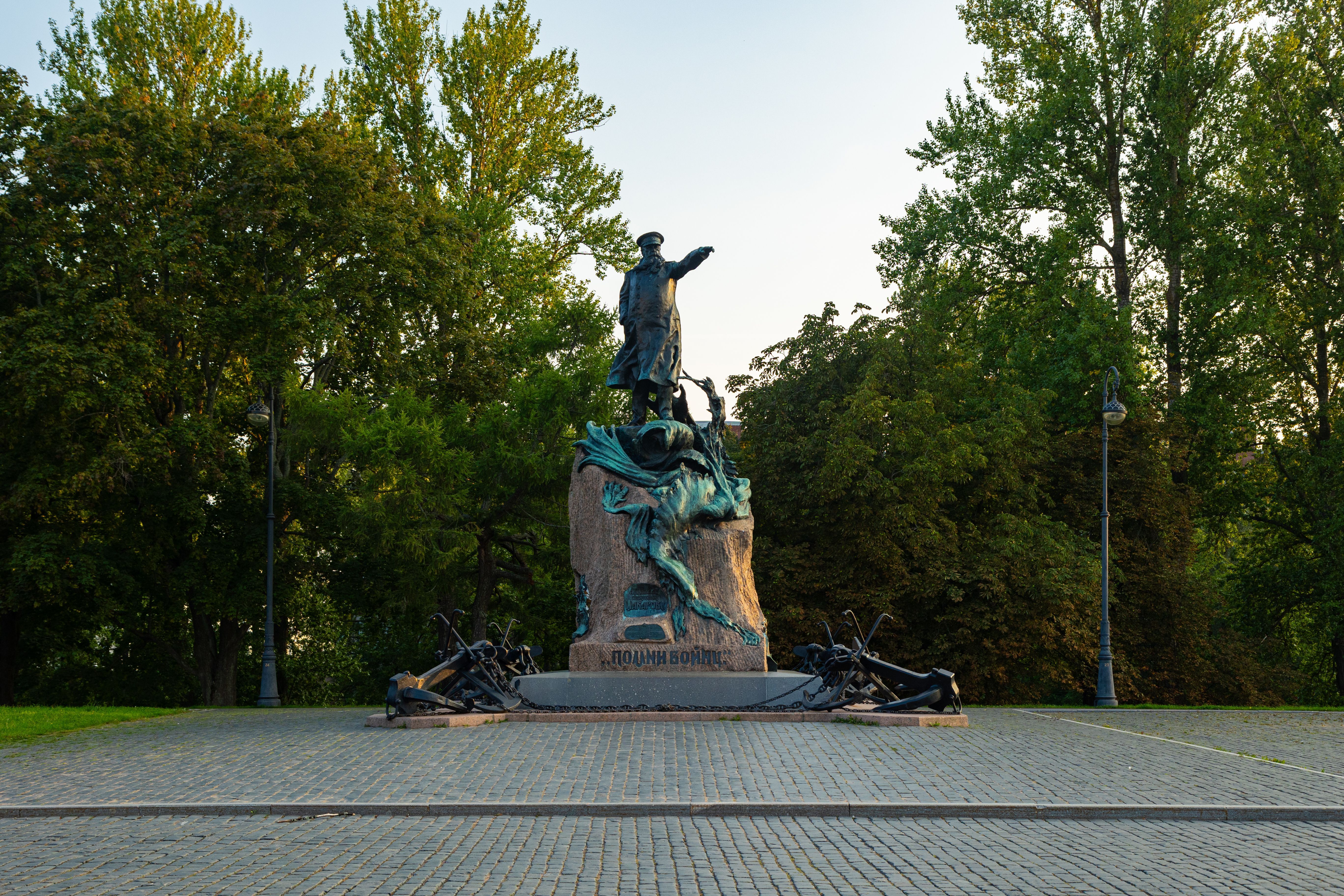 Памятник адмиралу С.О. Макарову