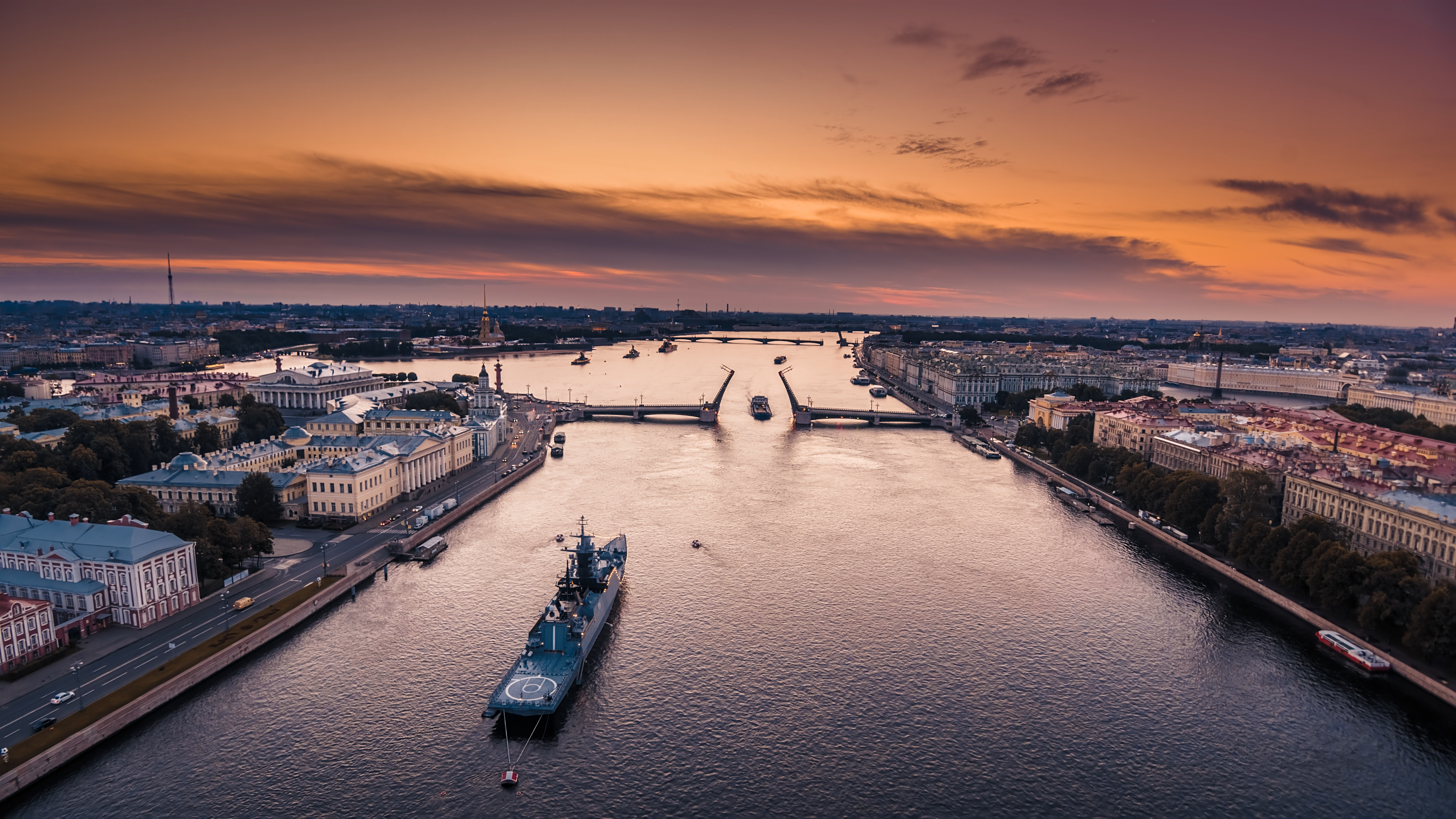 Петербург вдохновляет: юные путешественники посвящают городу свои творческие работы