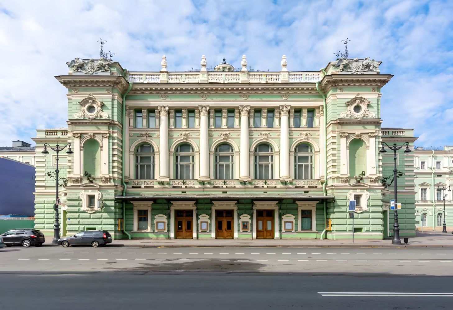 Театральные премьеры апреля в Петербурге