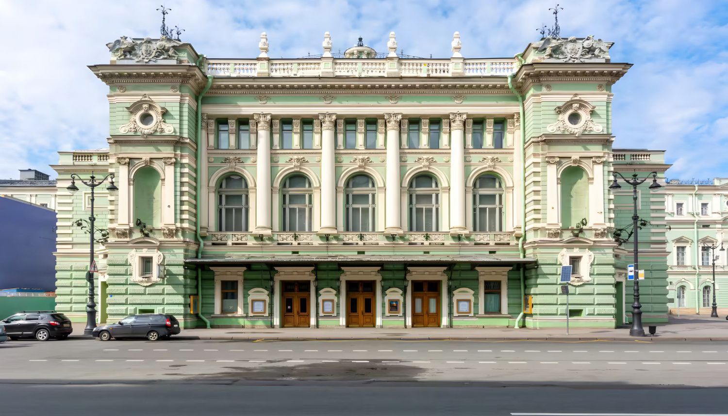Театральные премьеры апреля в Петербурге