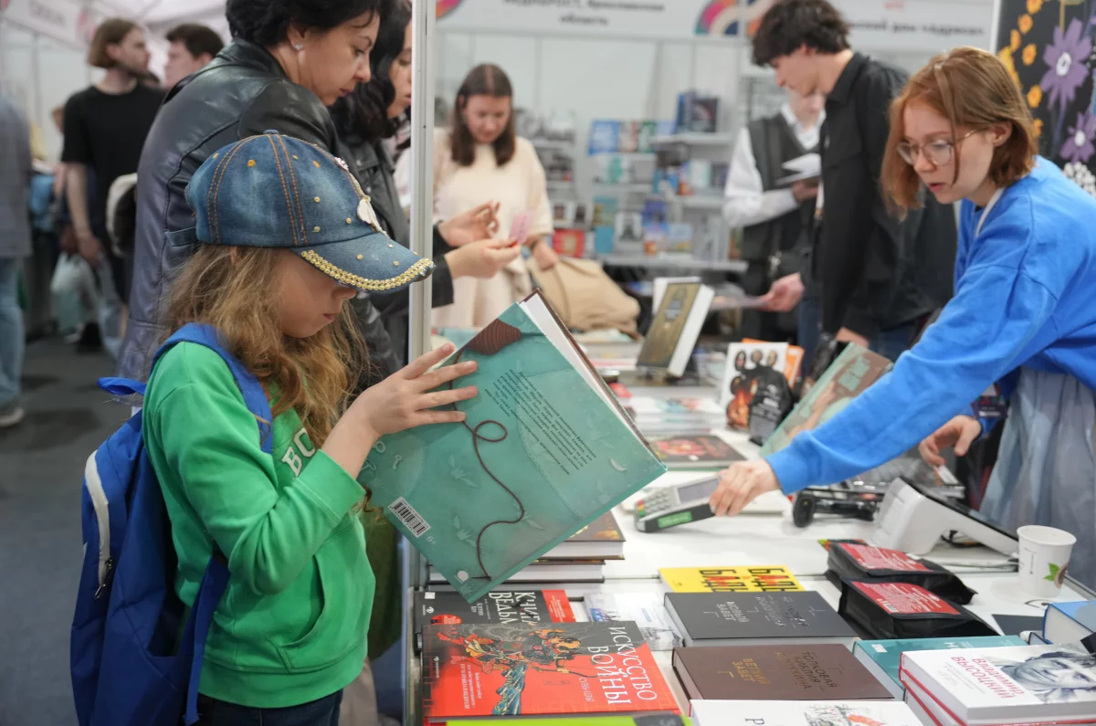 Книжный салон открывается на Дворцовой площади