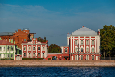 Вдоль Университетской набережной