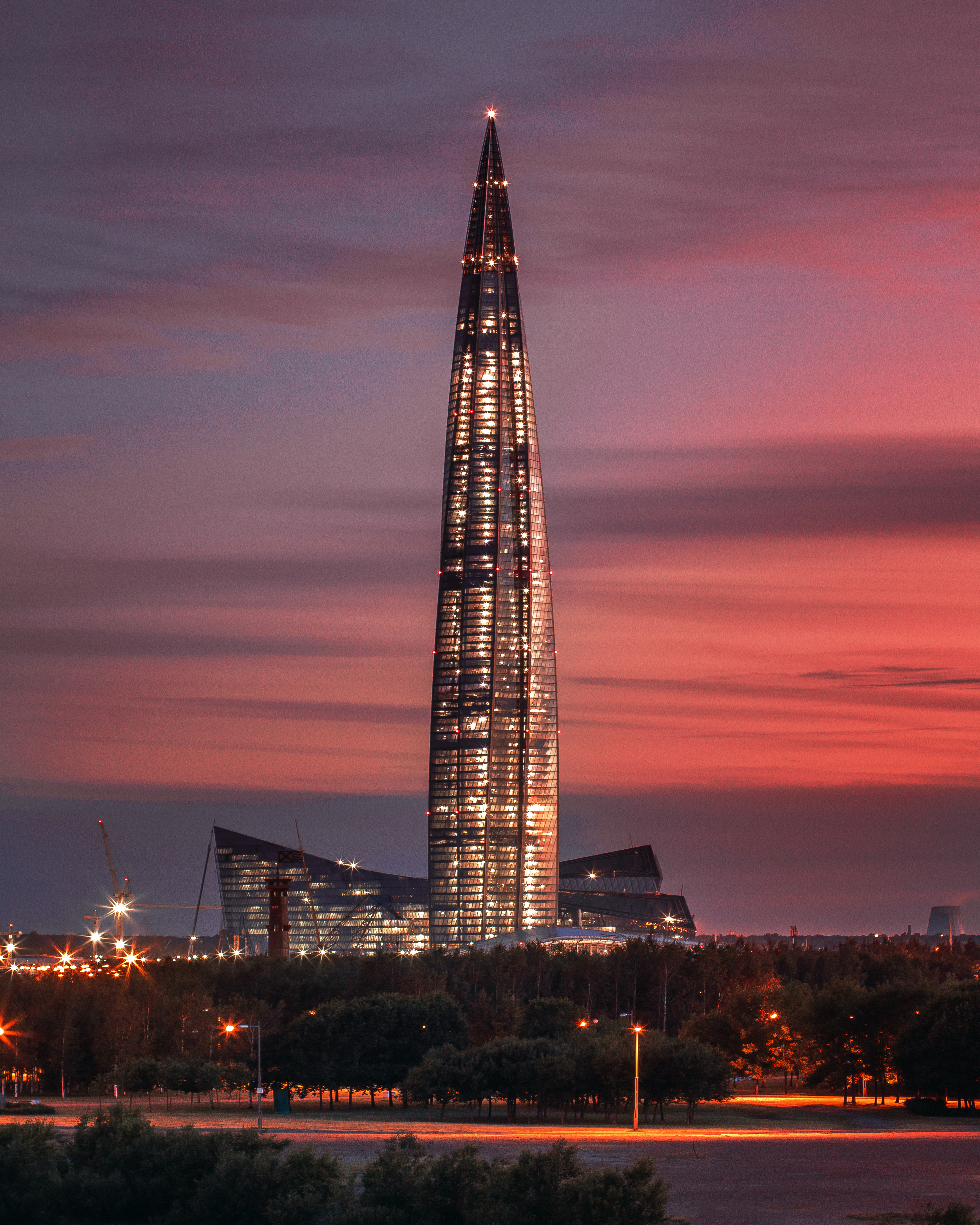 Высокое здание в санкт петербурге