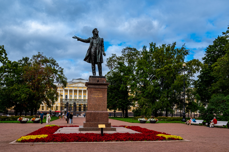 Площадь Искусств