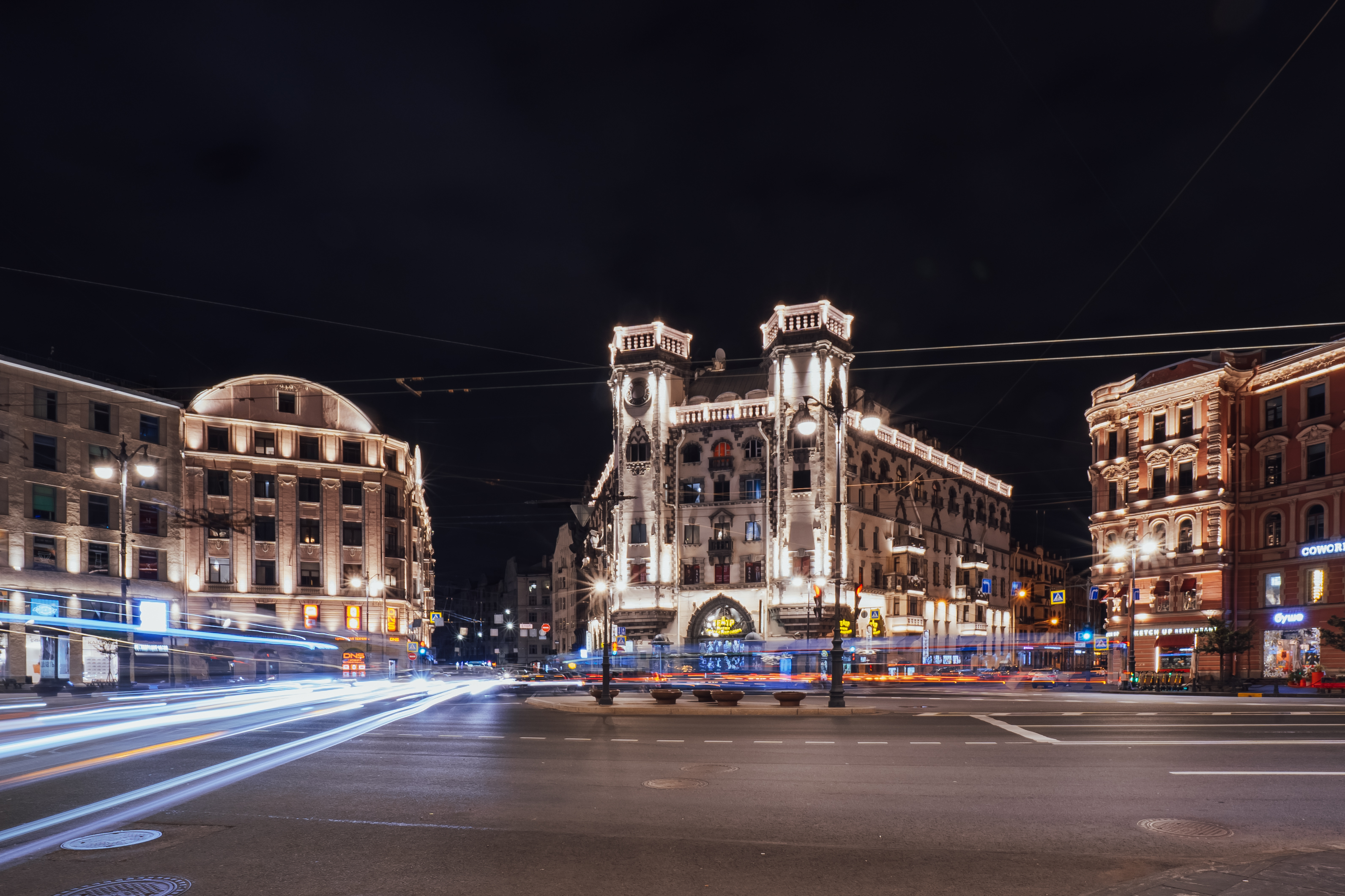 Leo Tolstoy Square (Ploshchad Lva Tolstogo)