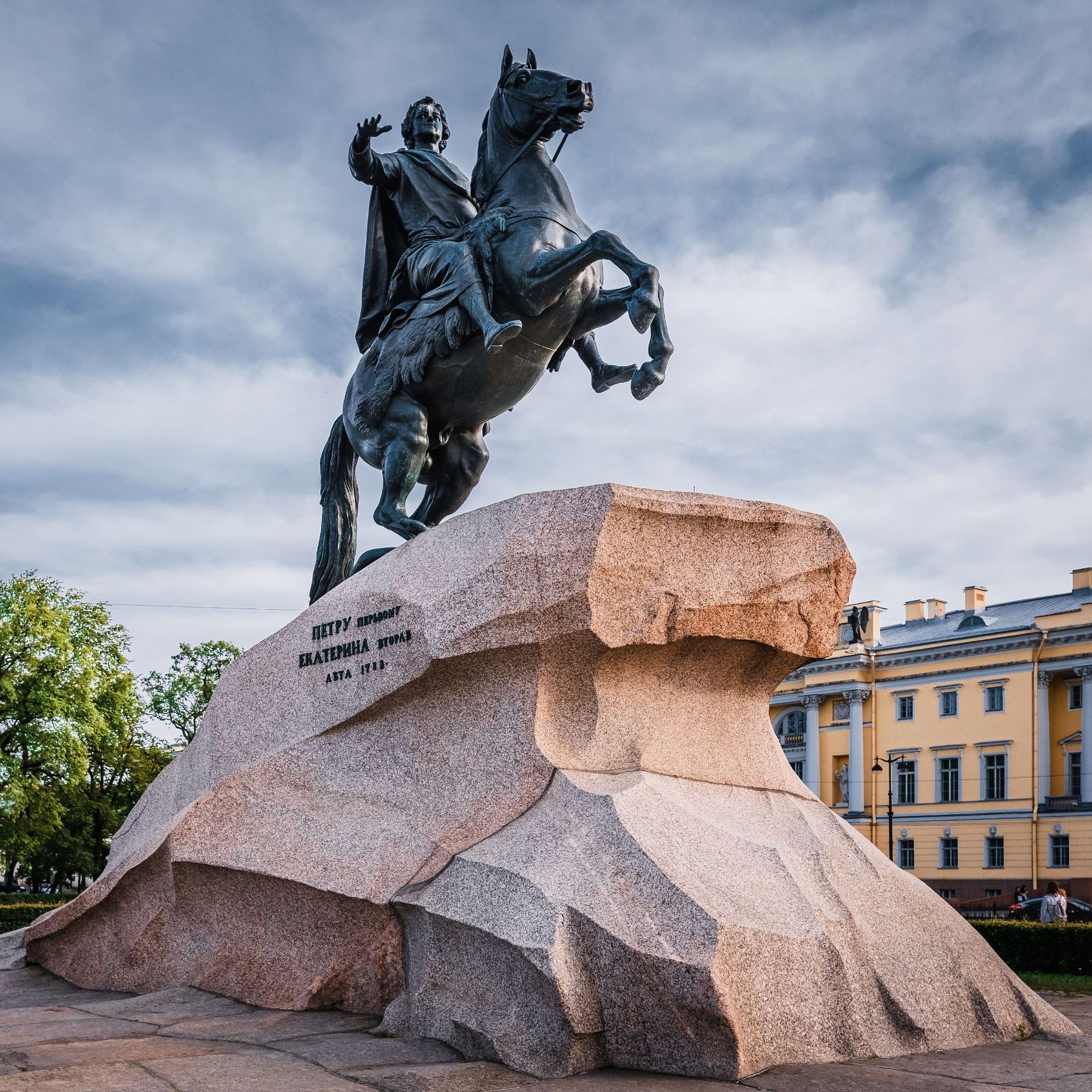 Медный всадник памятник в Санкт-Петербурге