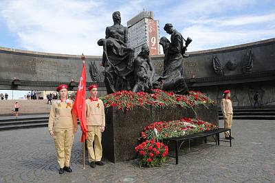 Торжественно-траурная церемония возложения цветов, посвященная Дню Победы в Великой Отечественной войне 1941-1945 годов