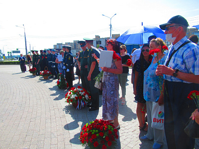 Торжественно-траурная церемония возложения цветов, посвященная Дню окончания Ленинградской битвы