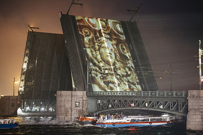 Проект «Музыка Дворцового моста», проводимый в рамках звукового шоу «Поющие мосты»